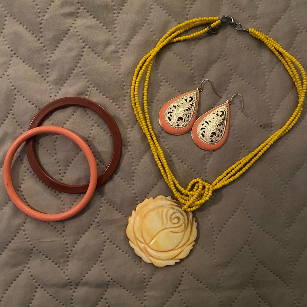 Peach and cream jewelry set